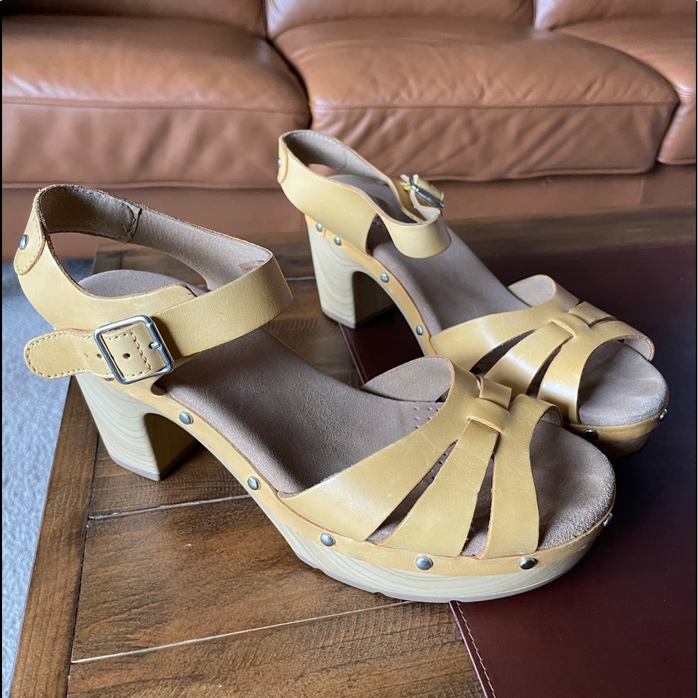 Clarks Ledella Trail Heeled Sandal